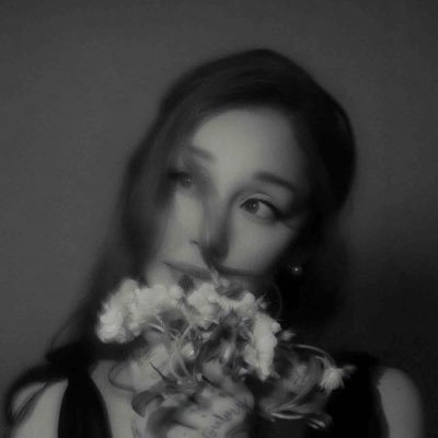 grandelovesj's profile picture
