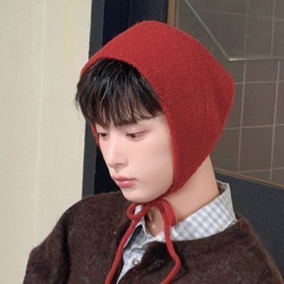 v.'s profile picture