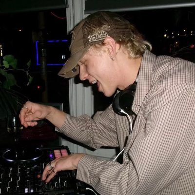 thi's profile picture