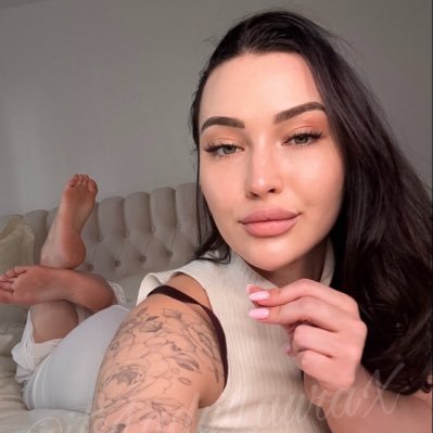 Lady Laura 👠's profile picture