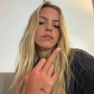 sapphicalphax's profile picture