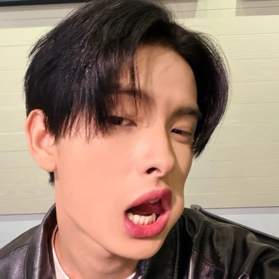 𝗵𝗲𝗹𝗹𝗼𝗵𝗲𝗹𝗹𝗼𝗕𝗨𝗦 🚙ᯓ🪧⋆*'s profile picture