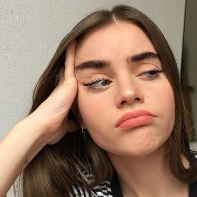 e l a's profile picture