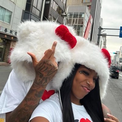 W's profile picture