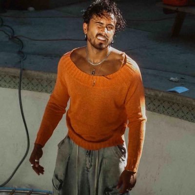 L's profile picture