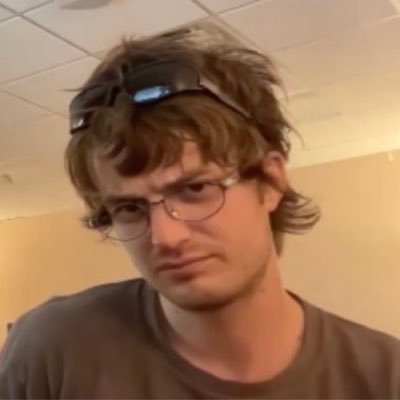 em ⭑.ᐟ 🎱's profile picture