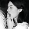 六's profile picture