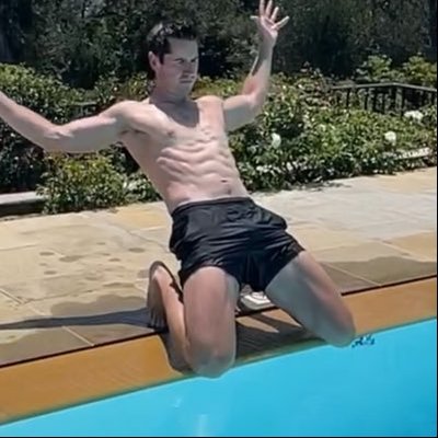 kneeovertoesguy's profile picture