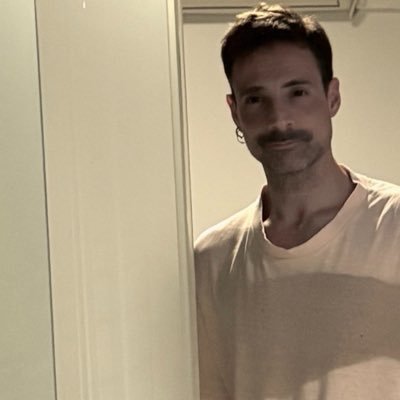 e__VILLANUEVA's profile picture