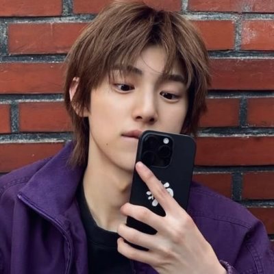 r's profile picture