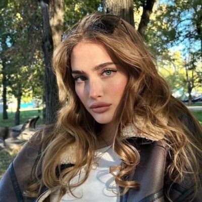 annievyne's profile picture