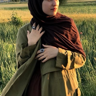 mesnevi okuyan mütesettir kız's profile picture