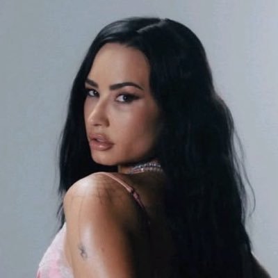 lonelylvato's profile picture