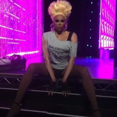 Roople Andrea Charlie⚢'s profile picture