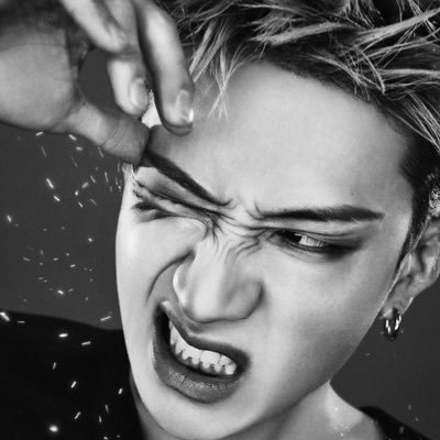 y★'s profile picture