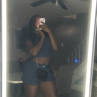 amoura's profile picture