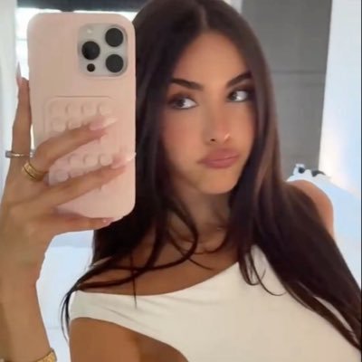 chloe ୨୧ TODAY's profile picture
