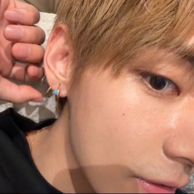 𝑾𝒊𝒏𝒕𝒆𝒓 saw Taehyung ~'s profile picture