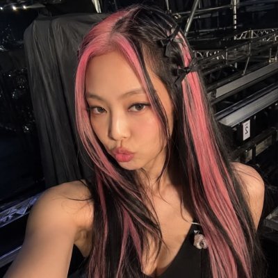 laly & that's profile picture