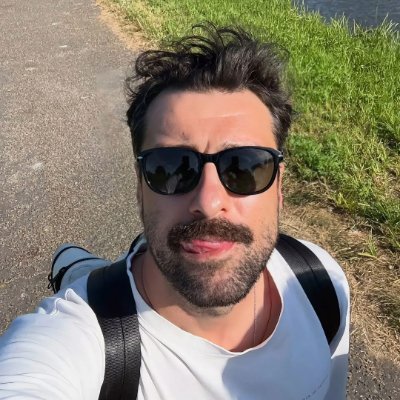 senrrose's profile picture