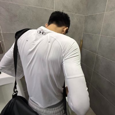 巨乖男's profile picture