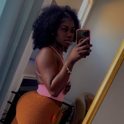 LashelleM91 🖤🧪⚛️'s profile picture