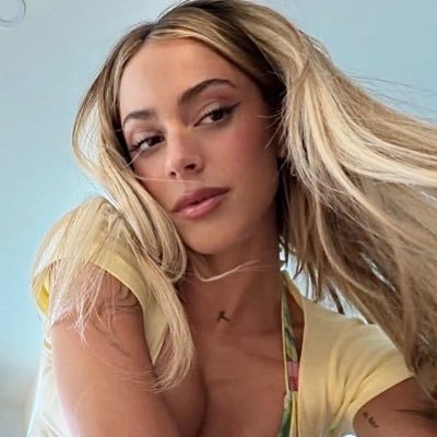 E's profile picture