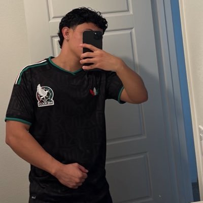YngLatinopapi's profile picture