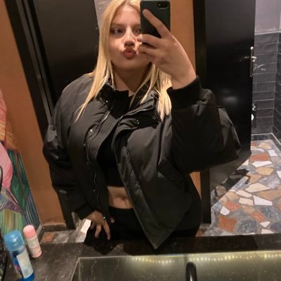 b⭐️'s profile picture