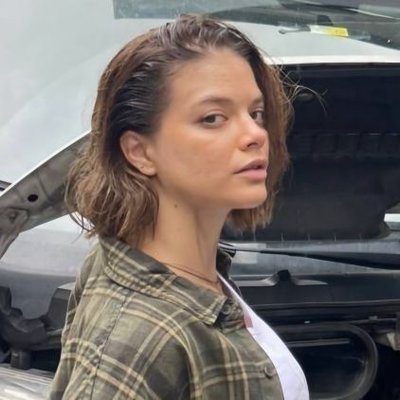 z | #esinlendik's profile picture