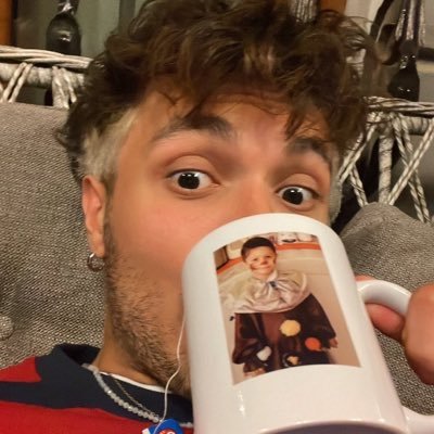 youniera's profile picture