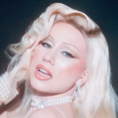 ⪩ moonive ⪨'s profile picture
