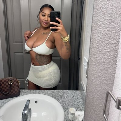 lammeesshhaaa's profile picture
