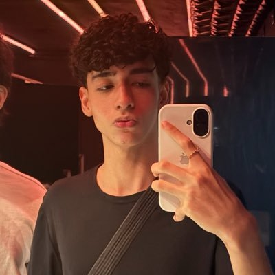 eaedenis_'s profile picture