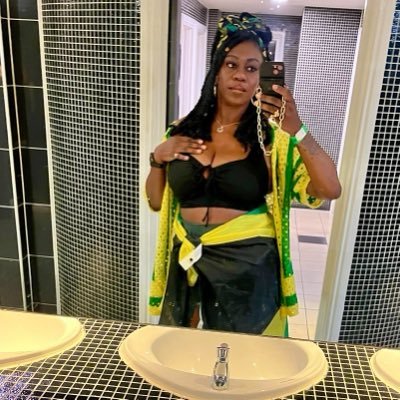 Queenie_2312's profile picture
