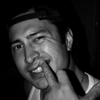 𝐚𝐫𝐢 🦆 ᴴᴼᴸᴸᴬᴺᴼⱽ's profile picture