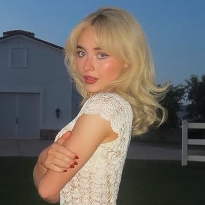 caro ٠࣪⭑'s profile picture