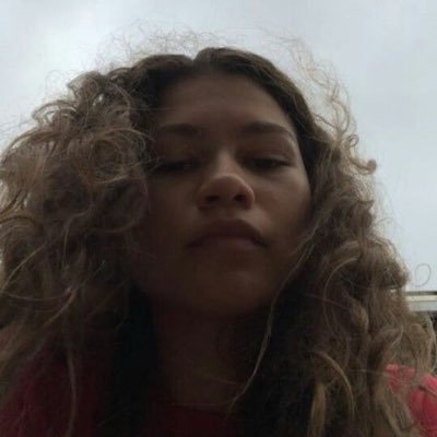 b's profile picture