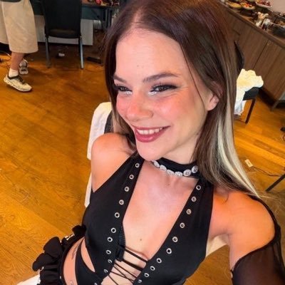 justvibeiliyom's profile picture