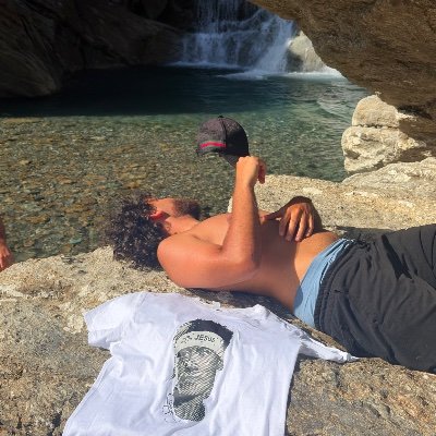 ٠٤/١٢'s profile picture