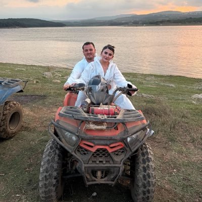 B E Y's profile picture