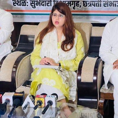 Pankhuri Pathak पंखुड़ी पाठक پنکھڑی's profile picture