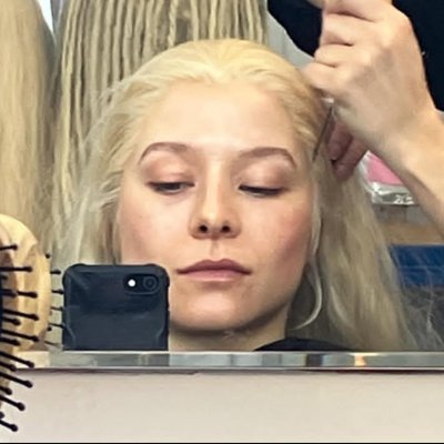 🄰🄽🄳 𓆰𓆪's profile picture