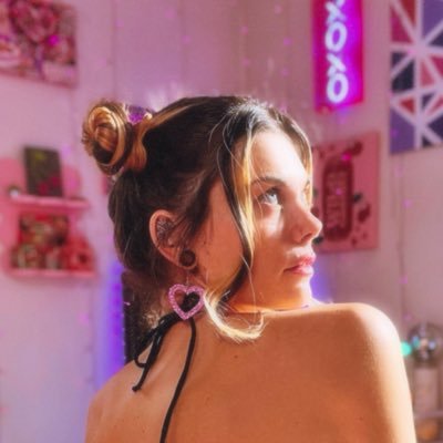 helloxella's profile picture