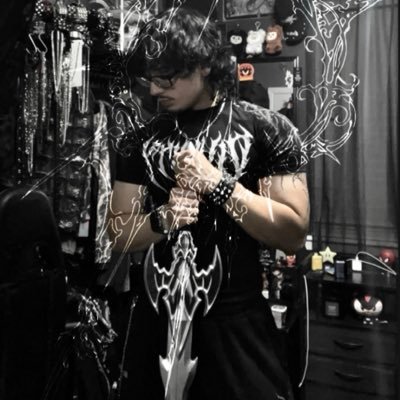 ༒ C Δ R L Ø S ༒'s profile picture