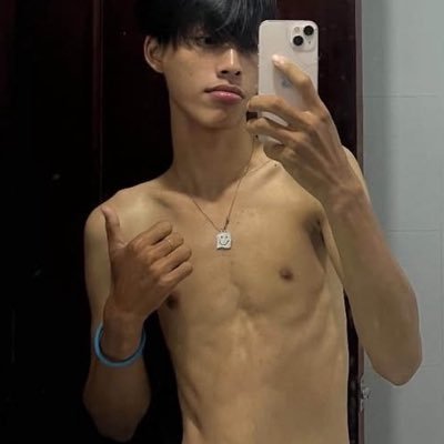 𝖳𝗈𝗎𝖼𝗁 𝗆𝖾's profile picture