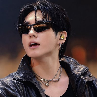 ⋆'s profile picture