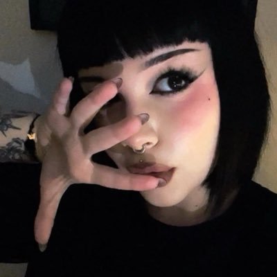 girlouistruther's profile picture