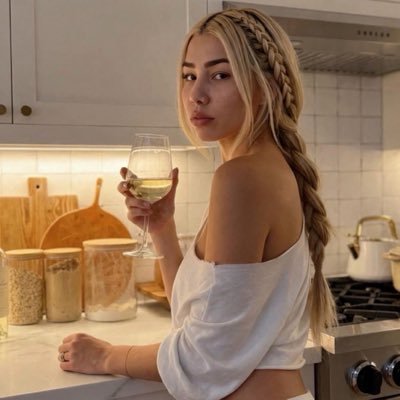 srcarolneves's profile picture