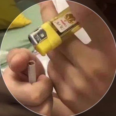🍓🚬 ✨ranting-machine's profile picture
